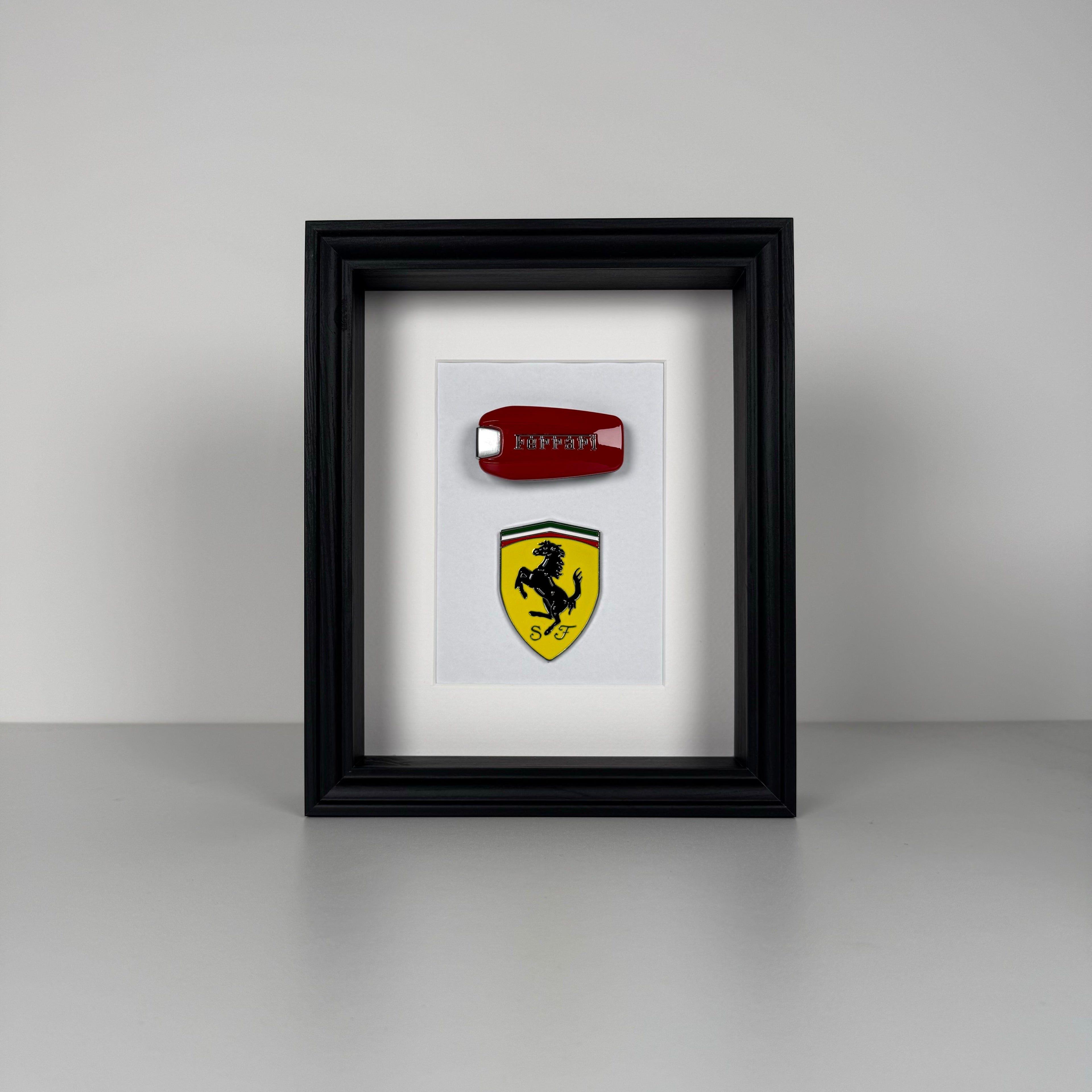Cadre Ferrari Badge Heritage