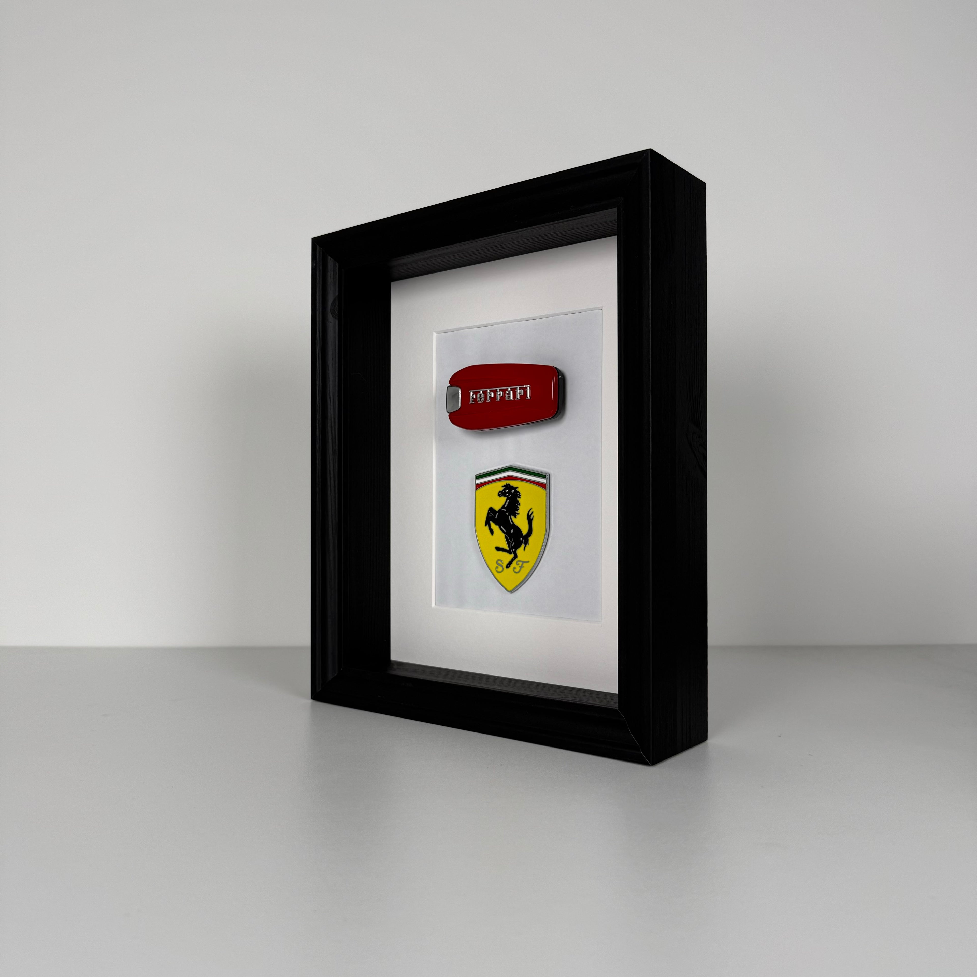 Cadre Ferrari Badge Heritage